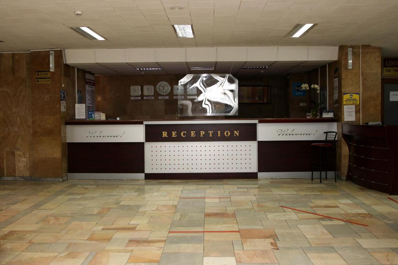 Hotel Tourist Riwne Exterior foto